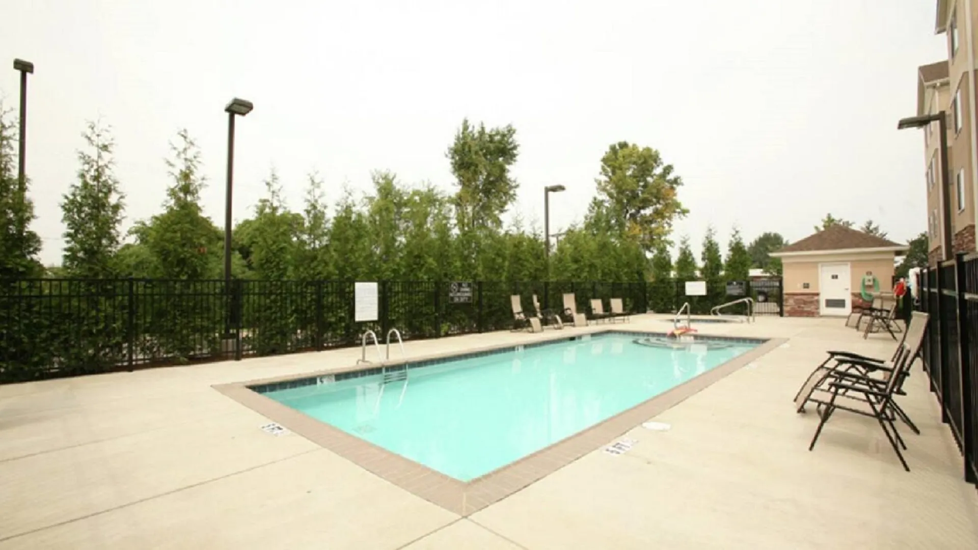 Homewood Suites By Hilton Louisville-East מלון
